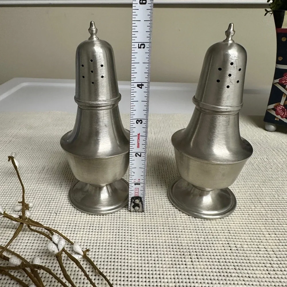 WOODBURY PEWTERERS Footed Salt and‎ Pepper Shakers Vintage Classic